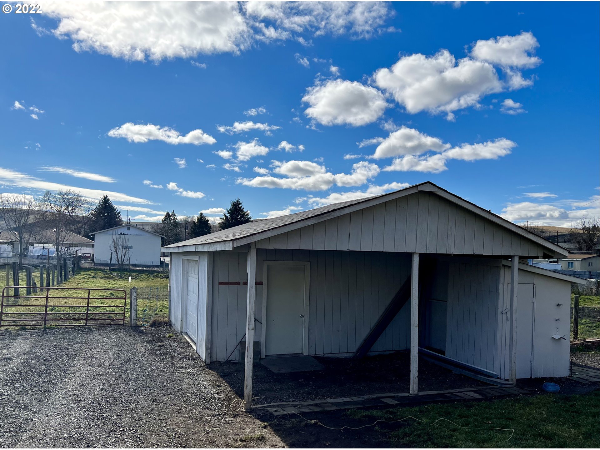 620 Highway 11 Pendleton, OR 97801 - Photo 19 of 26 a view of backyard of the house