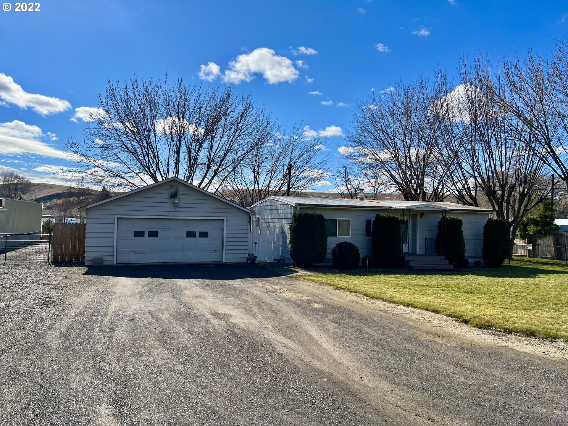 620 Highway 11 Pendleton, OR 97801 - Photo 2 of 26 a view of a house with a yard