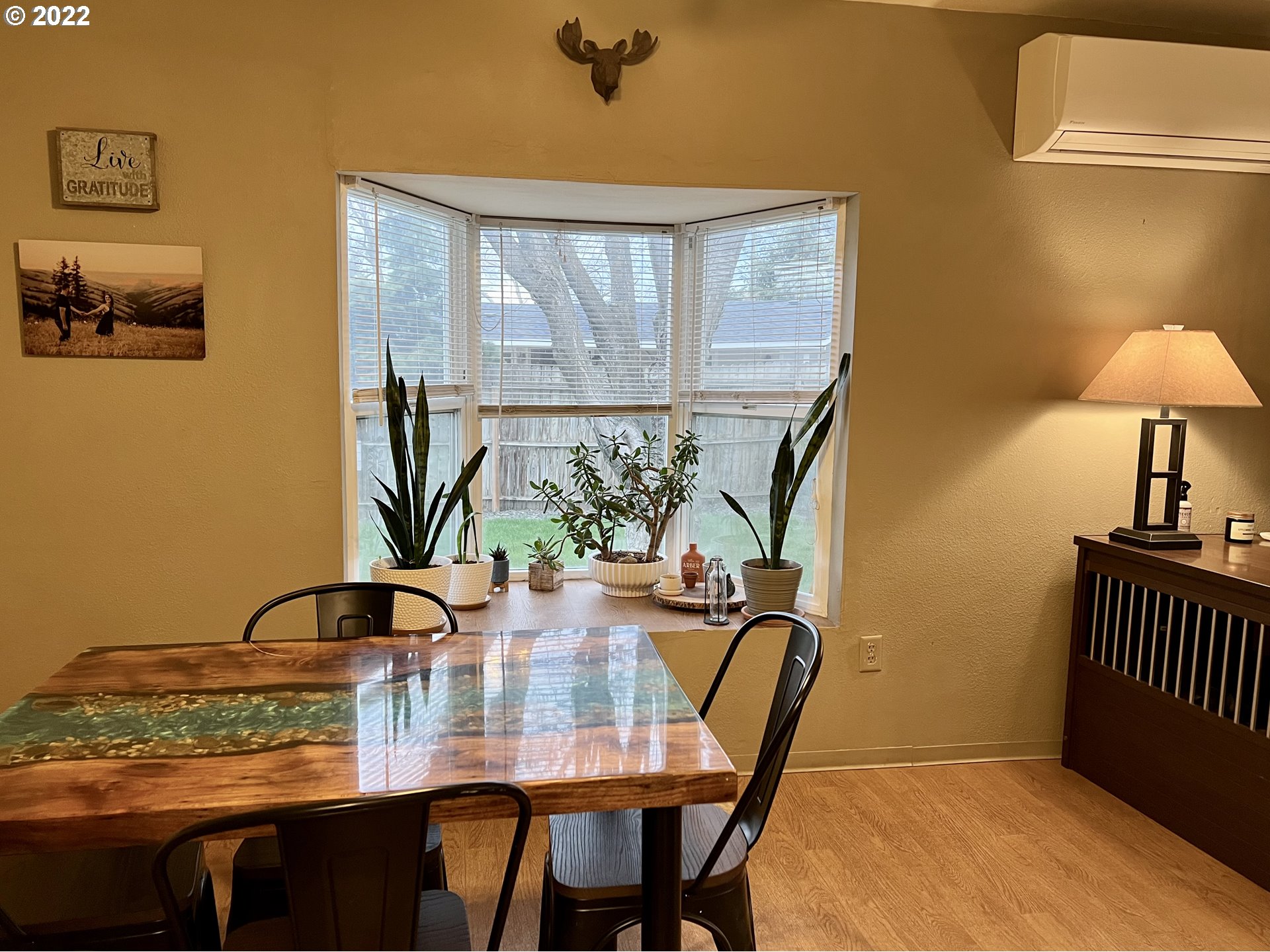 620 Highway 11 Pendleton, OR 97801 - Photo 8 of 26 a view of a dining room with furniture and window
