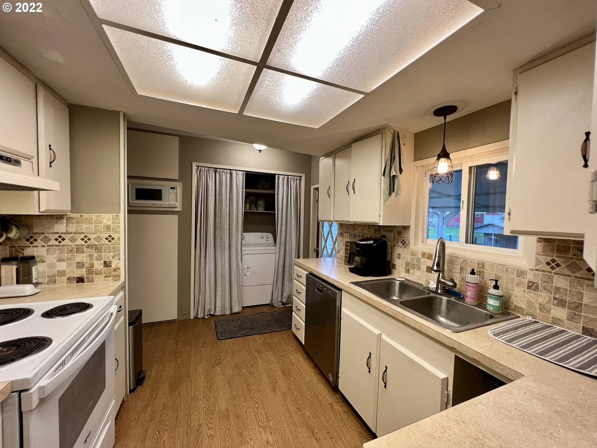 620 Highway 11 Pendleton, OR 97801 - Photo 9 of 26 a kitchen with stainless steel appliances a stove sink and refrigerator