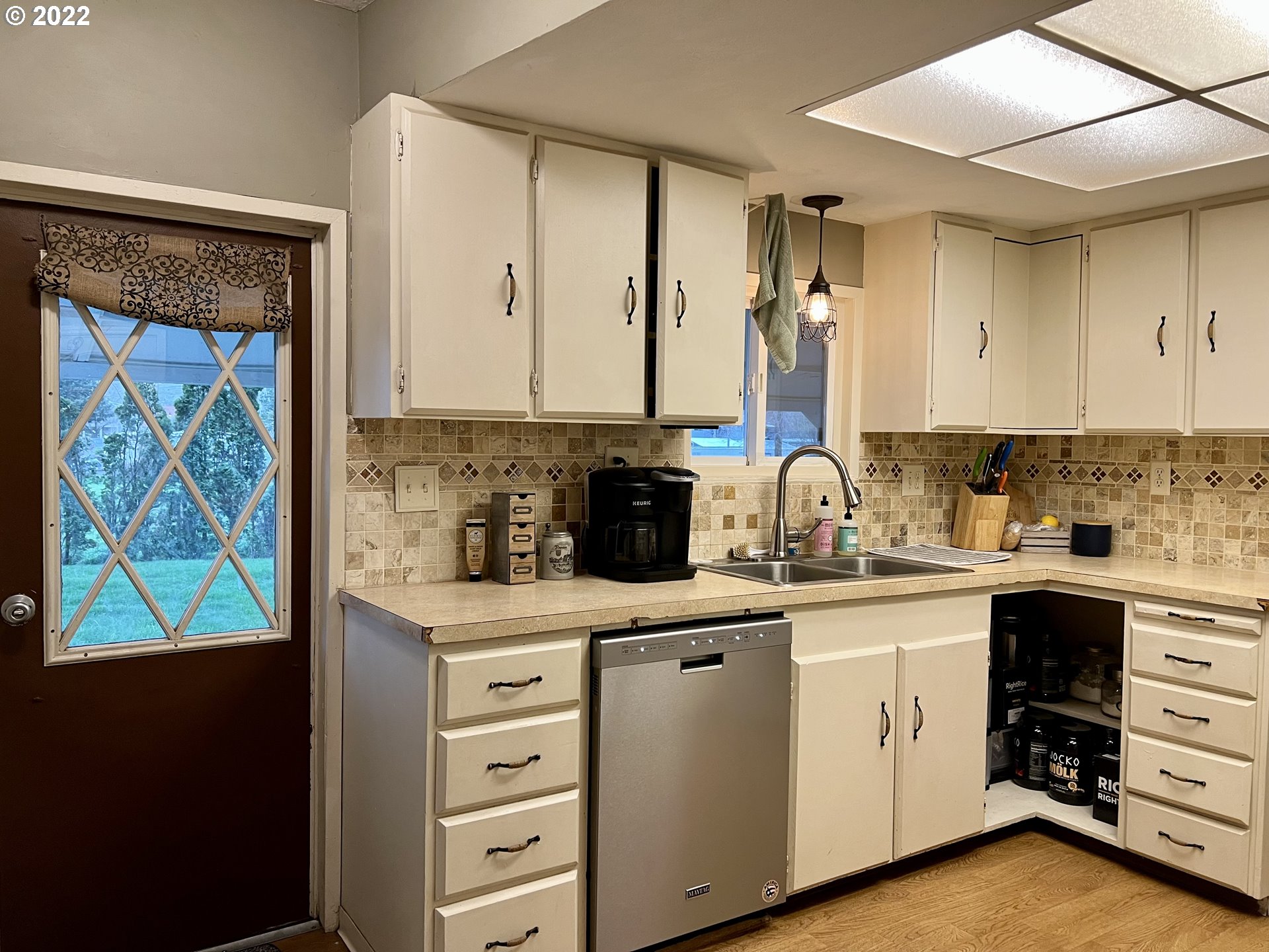 620 Highway 11 Pendleton, OR 97801 - Photo 10 of 26 a kitchen with a sink cabinets and window