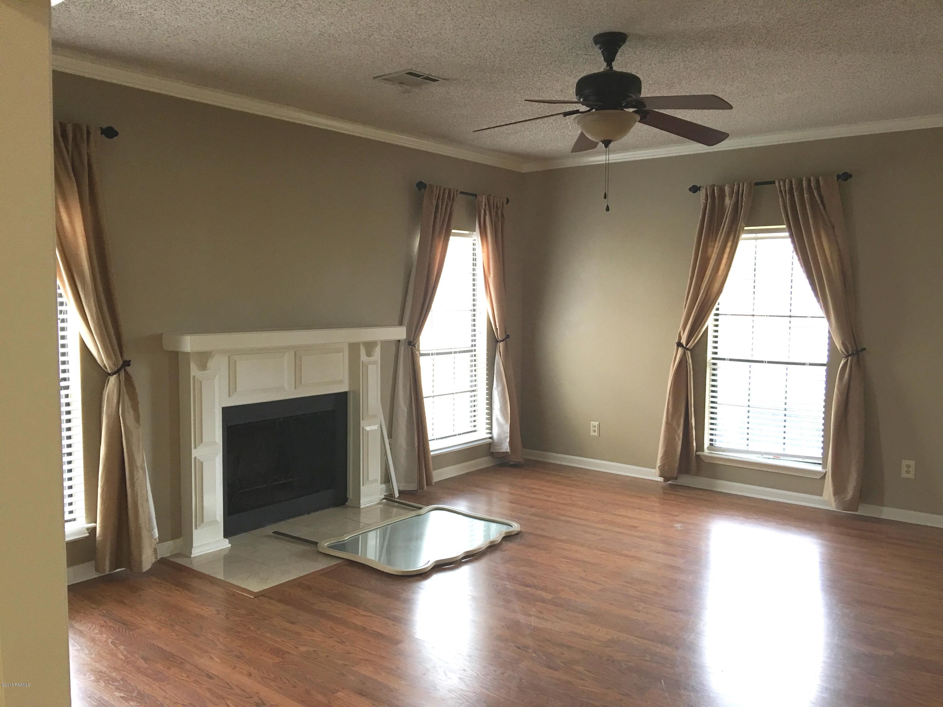 708 Rosedown Lane Lafayette, LA 70503 - Photo 4 of 18 Living Room
