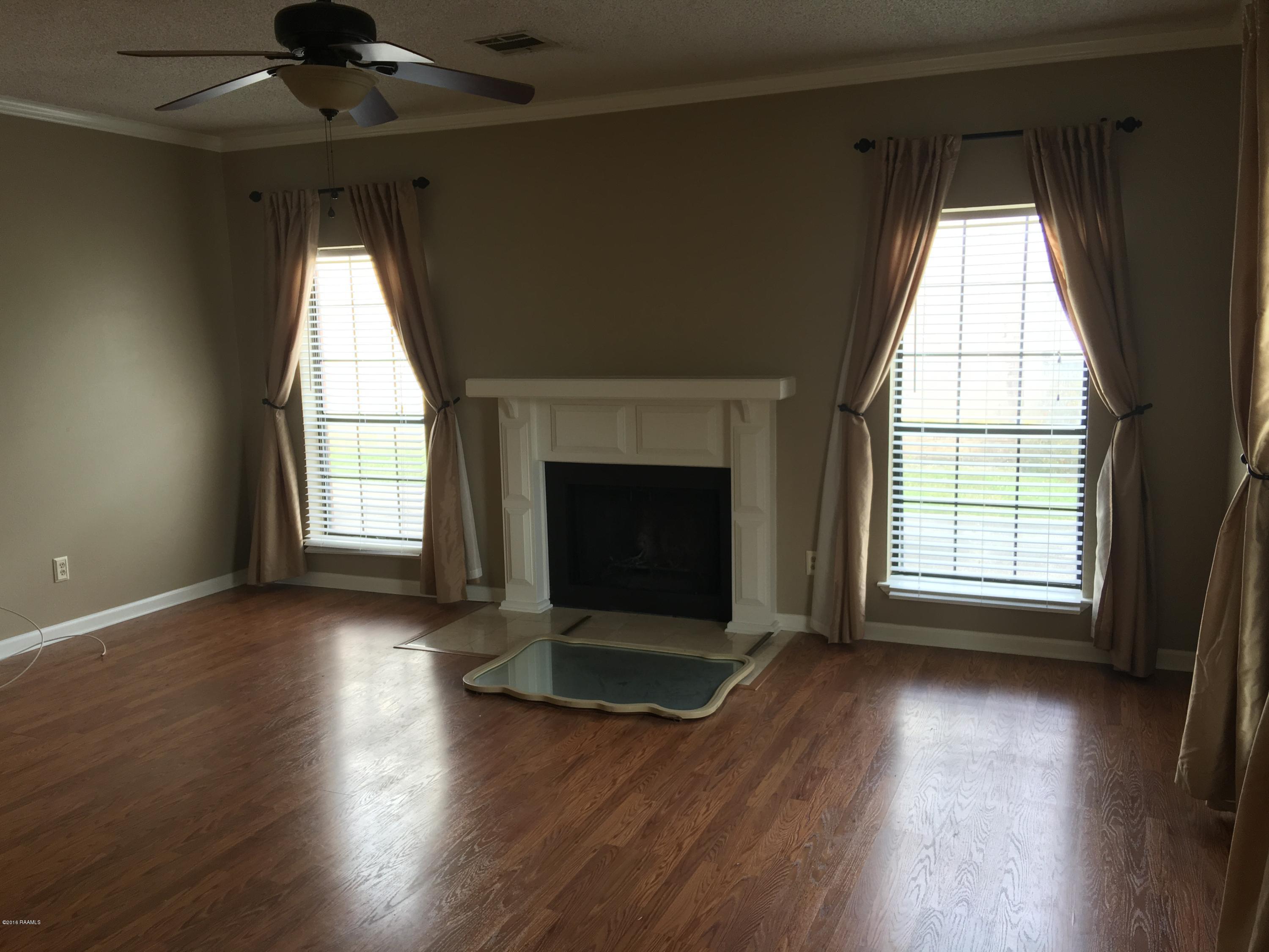 708 Rosedown Lane Lafayette, LA 70503 - Photo 5 of 18 Living Room