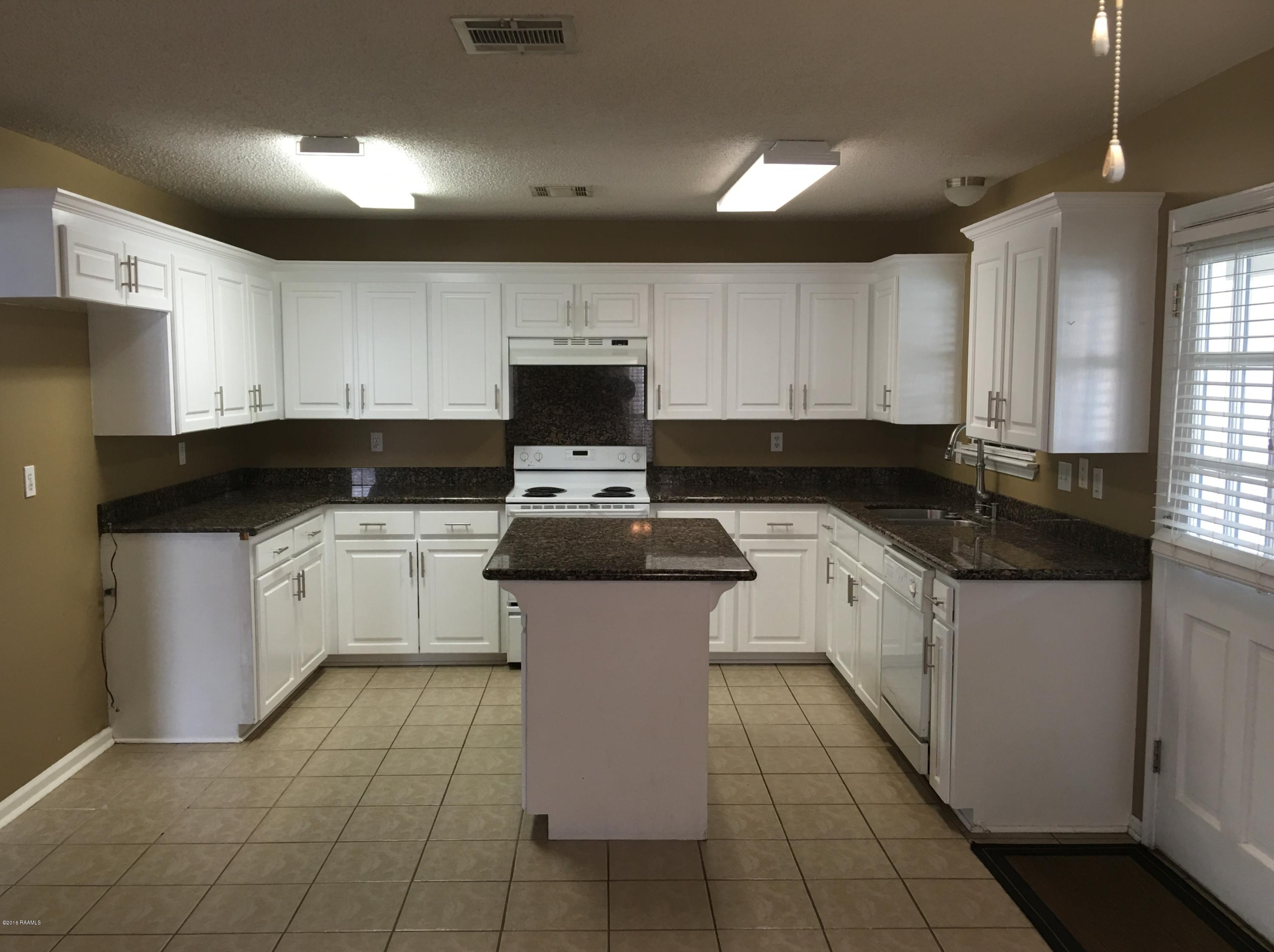 708 Rosedown Lane Lafayette, LA 70503 - Photo 7 of 18 Kitchen