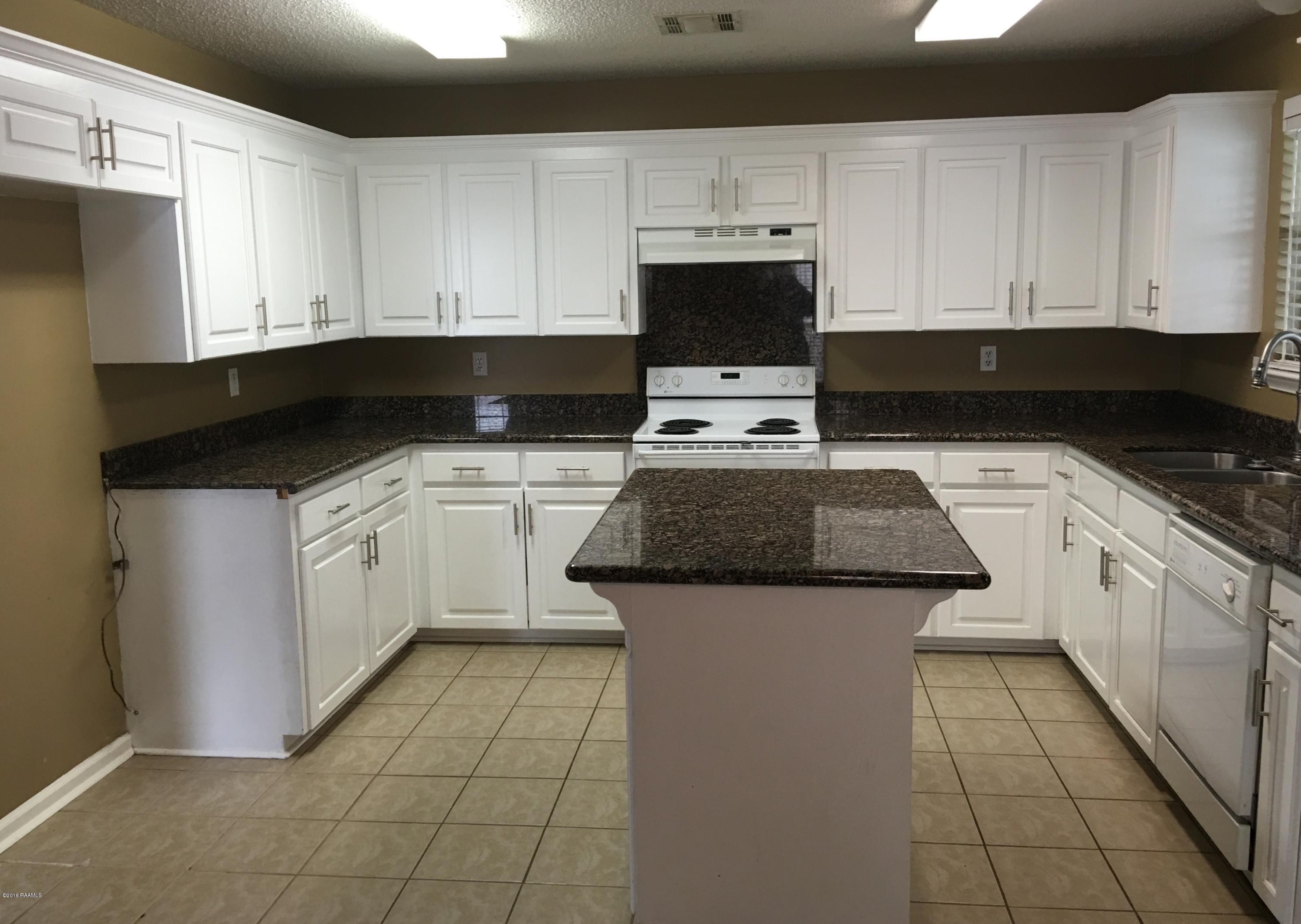 708 Rosedown Lane Lafayette, LA 70503 - Photo 8 of 18 Kitchen