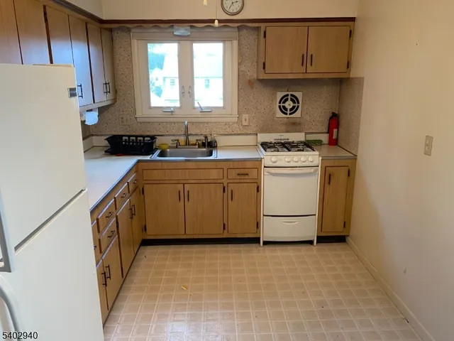 $2,300 | 172 Kanouse Street, Unit 2, Boonton, NJ 07005