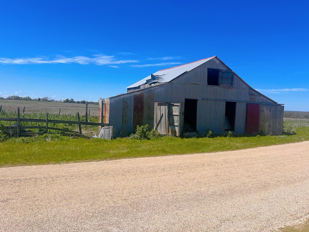 364 Cut-Off Road, Unit 3 Fredericksburg, TX 78624 - Photo 5 of 11 a front view of house with yard and green space