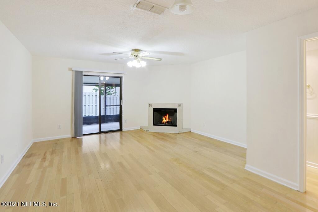 3801 Crown Point Road, Unit 1044 Jacksonville, FL 32257 - Photo 5 of 14 Family Room