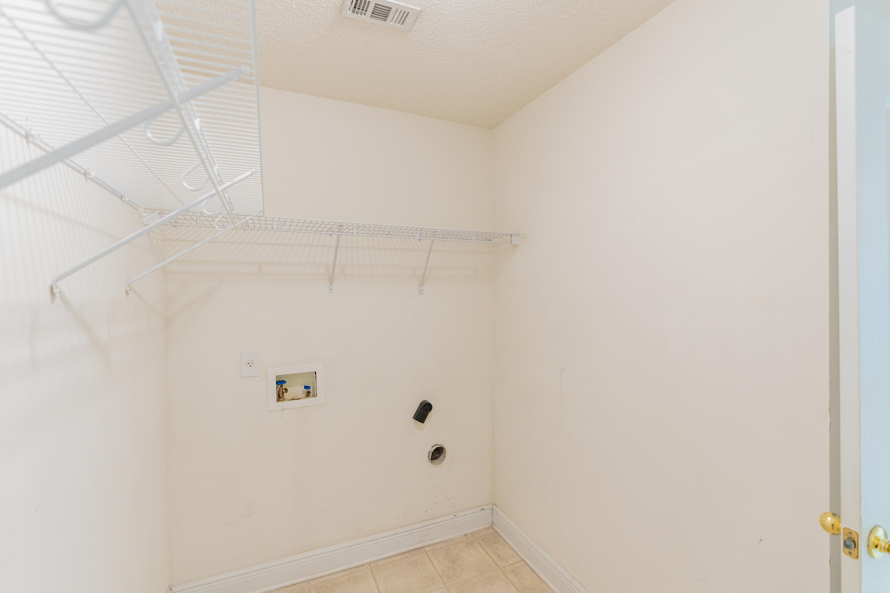 231 Foxchase Way Crestview, FL 32536 - Photo 26 of 30 a view of bathroom