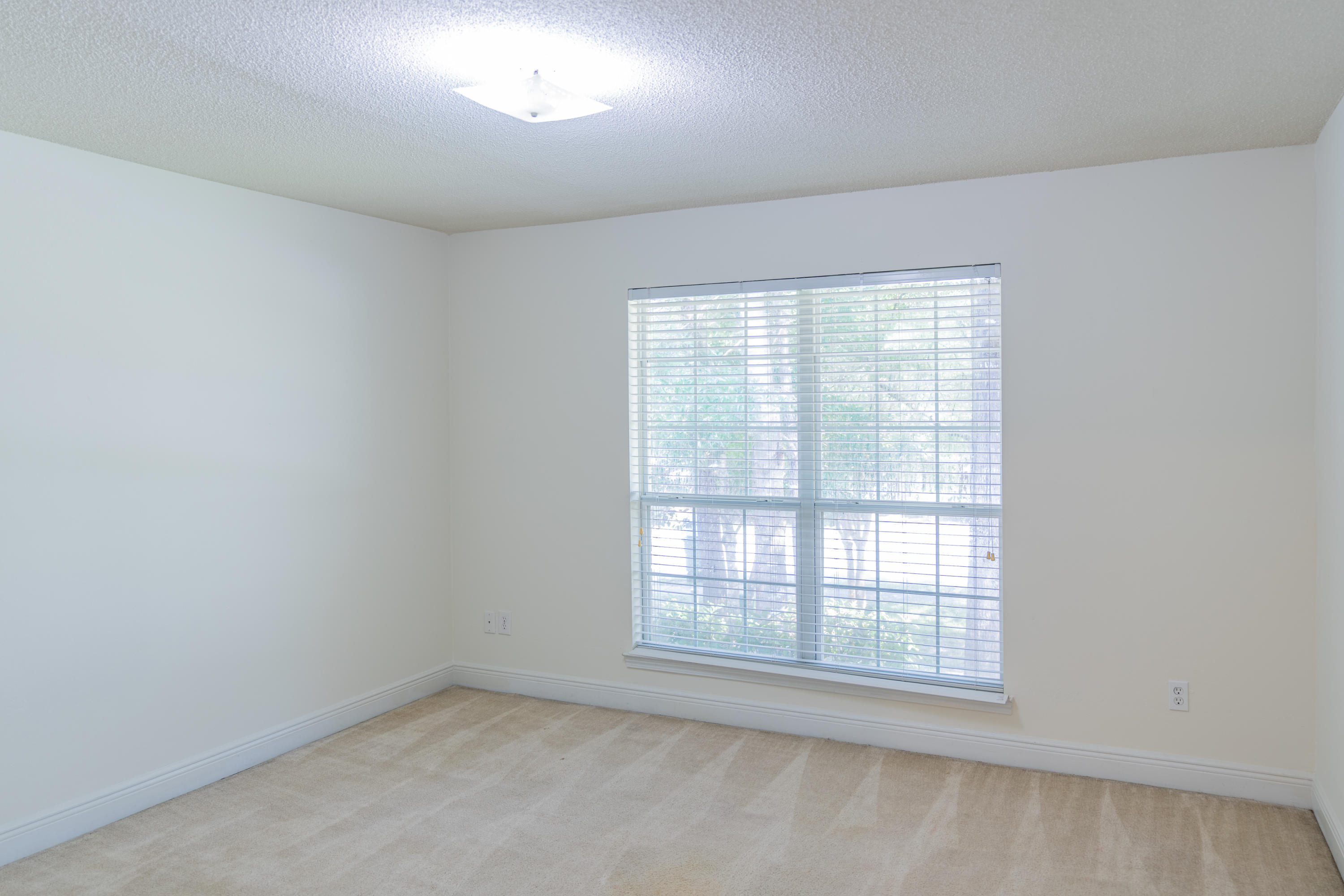231 Foxchase Way Crestview, FL 32536 - Photo 9 of 30 an empty room with a window