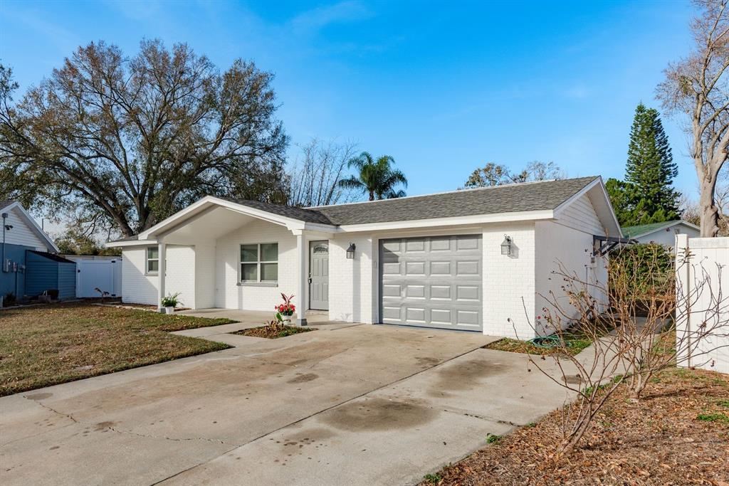 4233 Belle Isle Court New Port Richey, FL 34653 - Photo 3 of 28