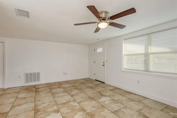 $2,000 | 4233 Belle Isle Court, New Port Richey, FL 34653