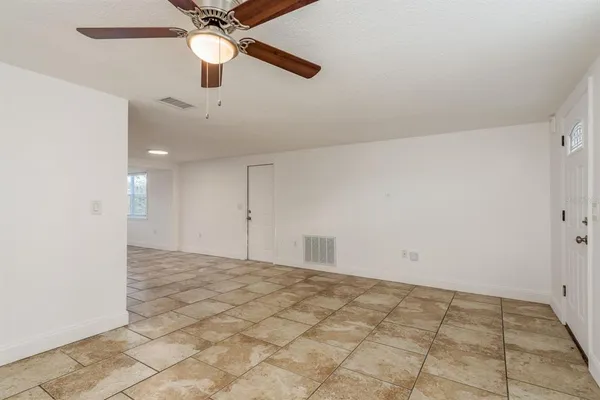 $2,000 | 4233 Belle Isle Court, New Port Richey, FL 34653