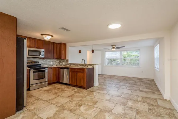 $2,000 | 4233 Belle Isle Court, New Port Richey, FL 34653