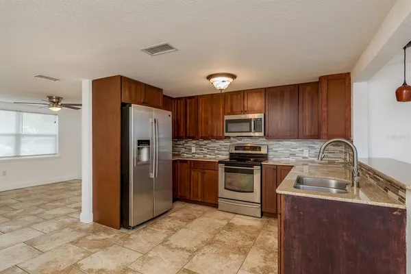 $2,000 | 4233 Belle Isle Court, New Port Richey, FL 34653