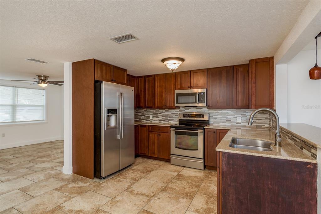 4233 Belle Isle Court New Port Richey, FL 34653 - Photo 10 of 28
