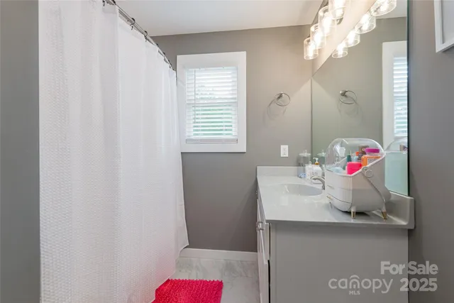 a view of back yard of the house