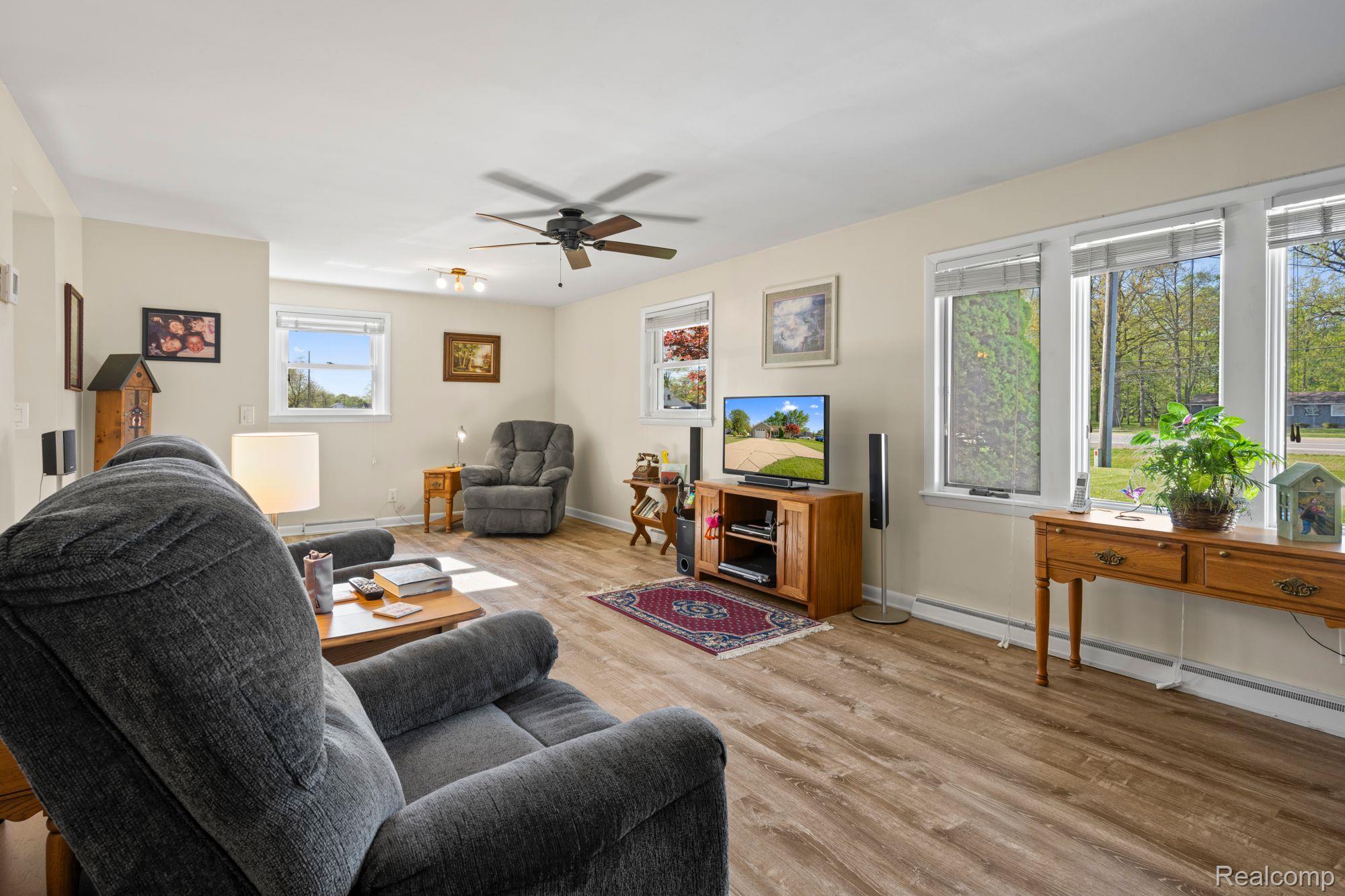 6035 Corunna Road Flint, MI 48532 - Photo 6 of 34 Gallery Image 6
