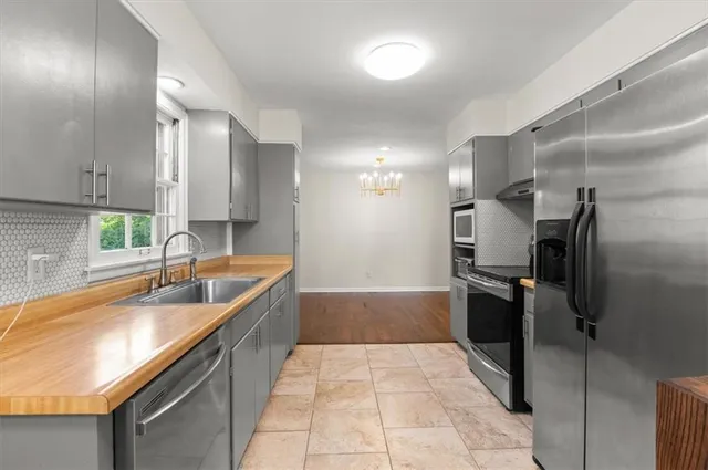 $330,000 | 8110 West 92nd Street, Overland Park, KS 66212