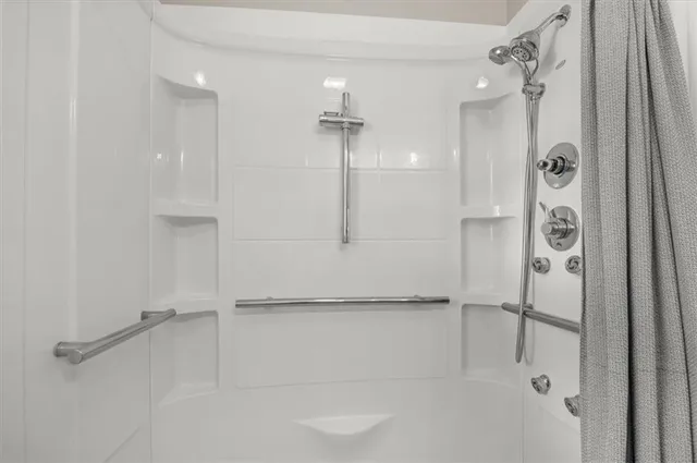 $330,000 | 8110 West 92nd Street, Overland Park, KS 66212