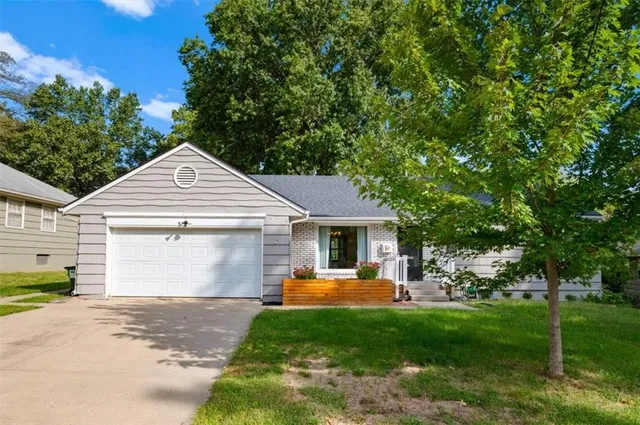 $330,000 | 8110 West 92nd Street, Overland Park, KS 66212