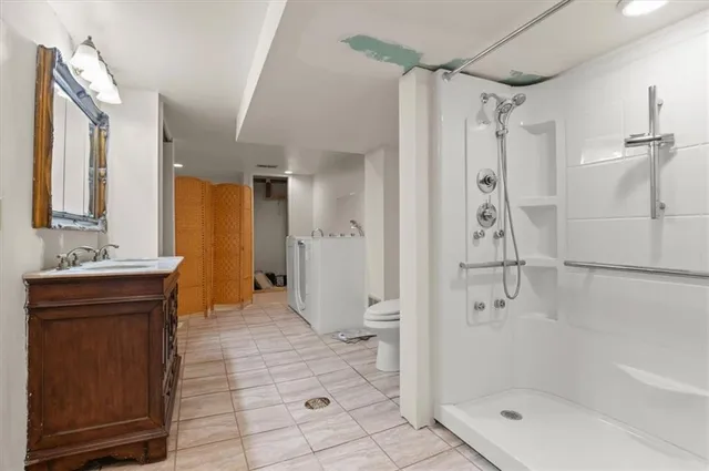 $330,000 | 8110 West 92nd Street, Overland Park, KS 66212