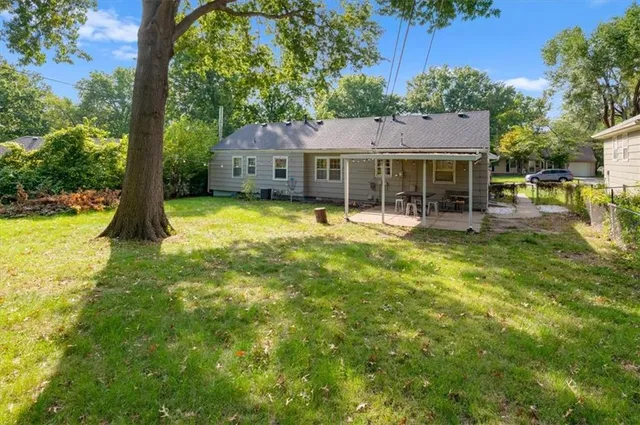 $330,000 | 8110 West 92nd Street, Overland Park, KS 66212