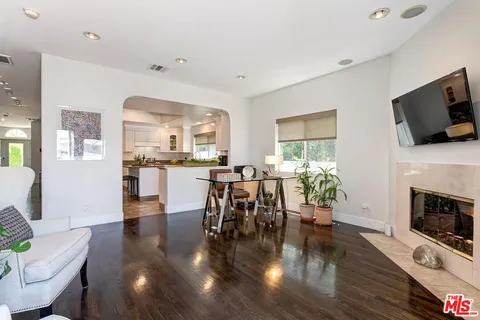 $2,689,000 | 453 North Alfred Street, Los Angeles, CA 90048