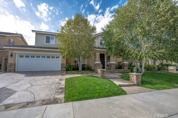 $999,000 | 24030 Via Vizcaya, Valencia, CA 91354