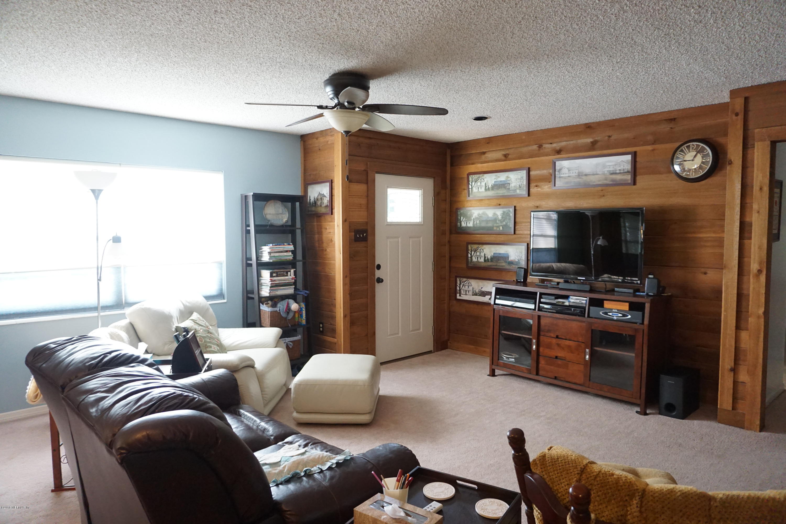 1401 Ree Street Starke, FL 32091 - Photo 8 of 27 Living Room