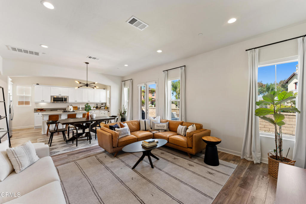 2353 Nicklaus Street Oxnard, CA 93036 - Photo 8 of 41