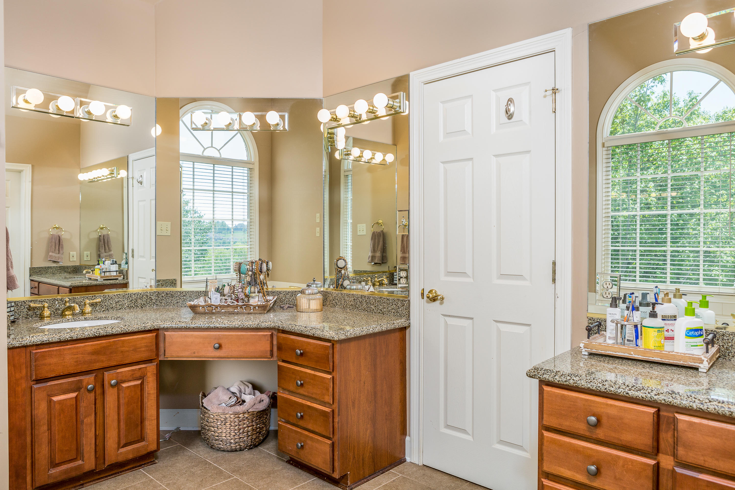 313 Windham Hill Road Knoxville, TN 37934 - Photo 25 of 37 5 Master Bath 1