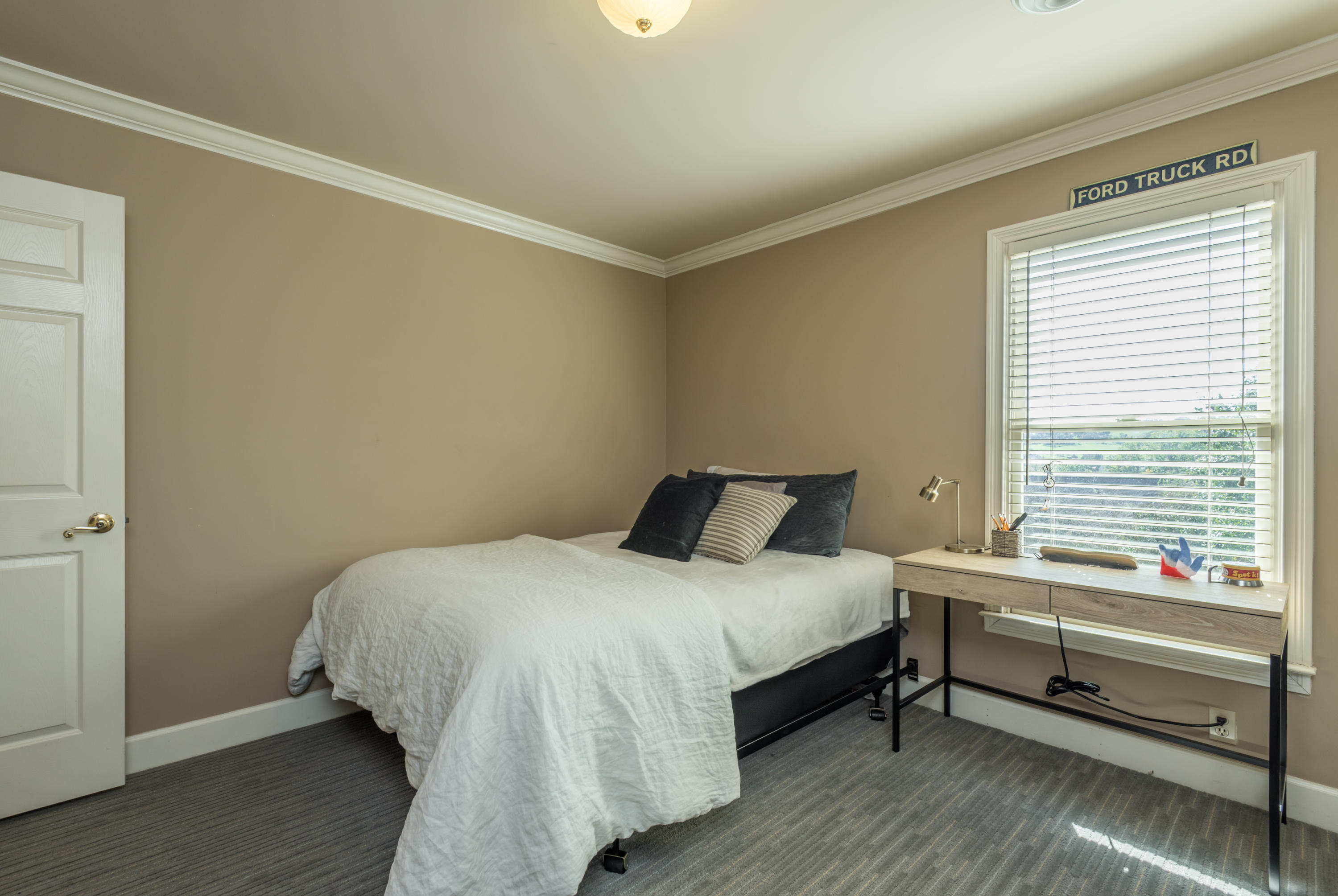 313 Windham Hill Road Knoxville, TN 37934 - Photo 32 of 37 23. BedroomSuite 3 v2