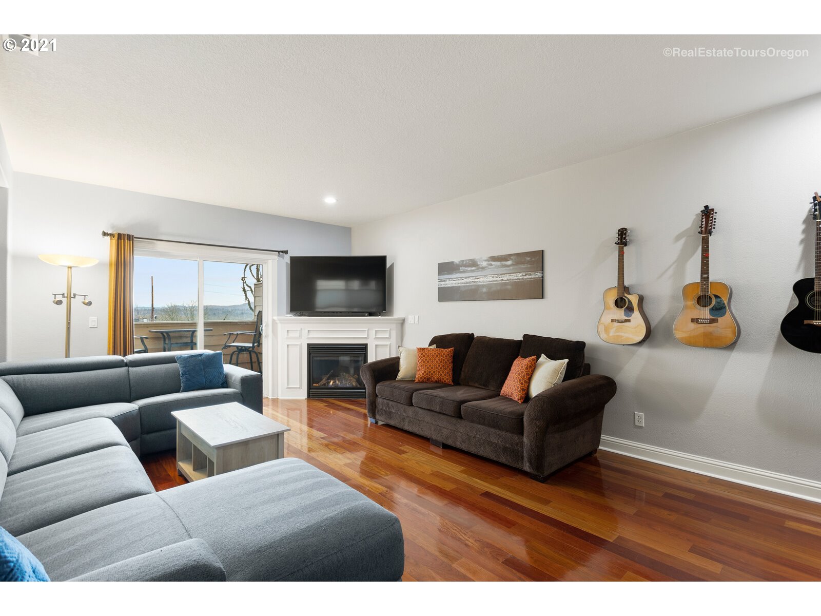 4824 Southwest View Point Terrace Portland, OR 97239 - Photo 4 of 32 Gallery Image 4
