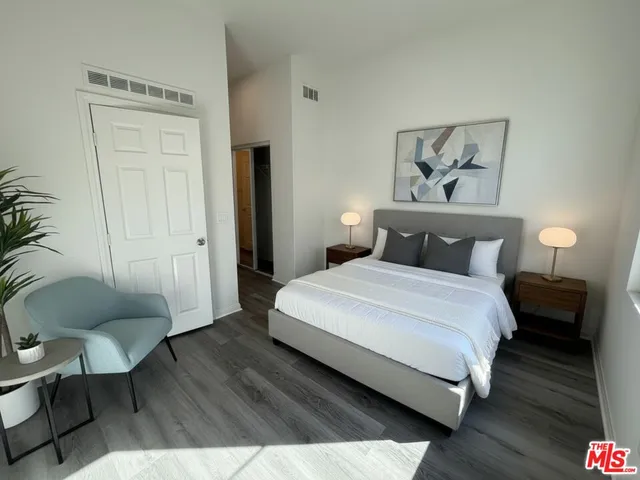 a view of a yard in front of the house