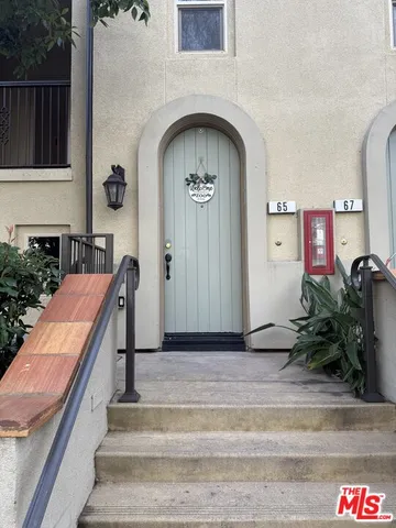 a view of entryway and hall