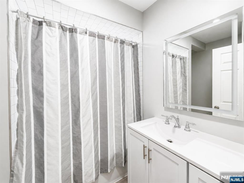 24 Sunderland Avenue Rutherford, NJ 07070 - Photo 15 of 34