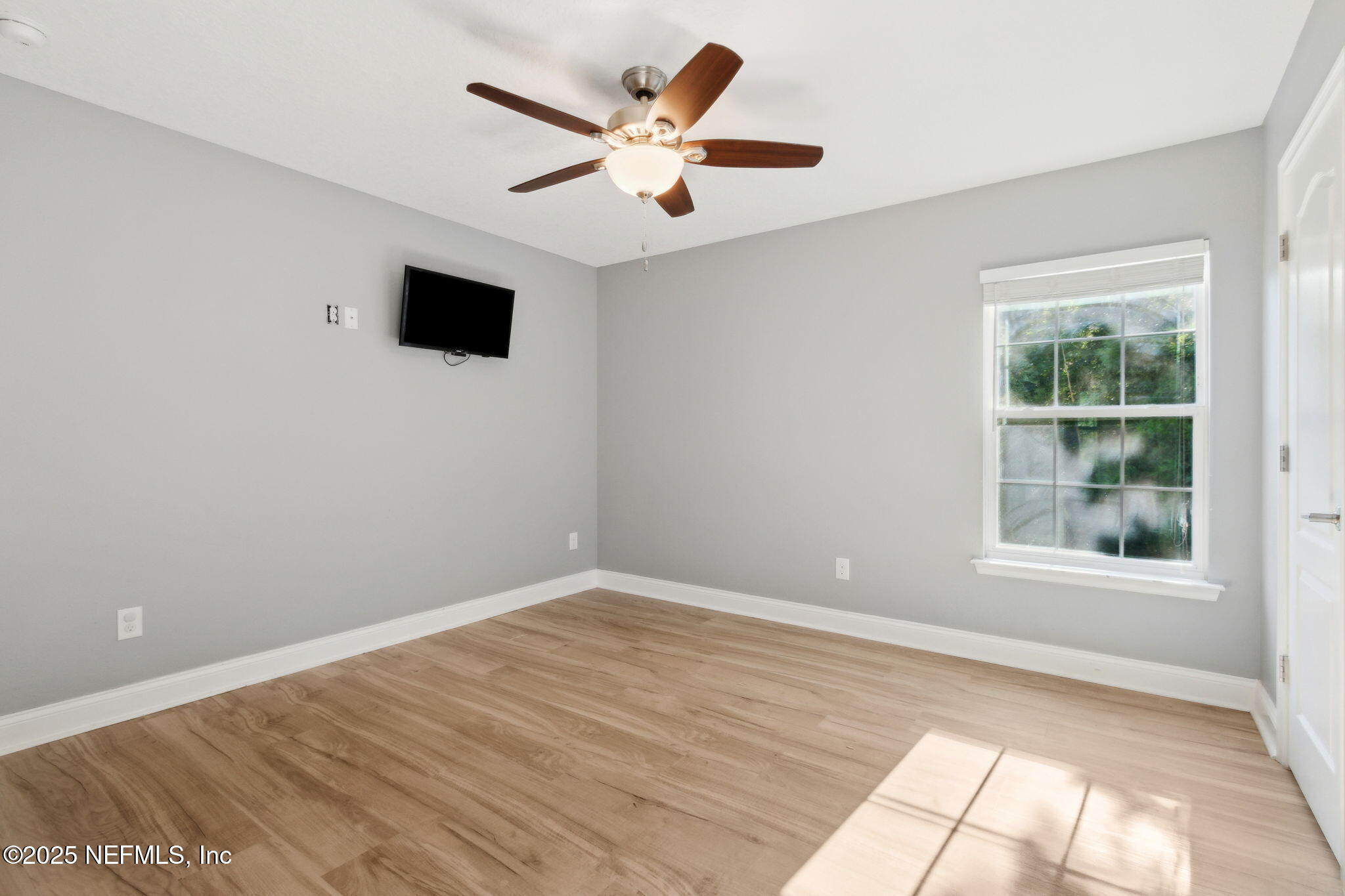 16199 Shellcracker Road Jacksonville, FL 32226 - Photo 22 of 40 a view of an empty room with a window and a ceiling fan