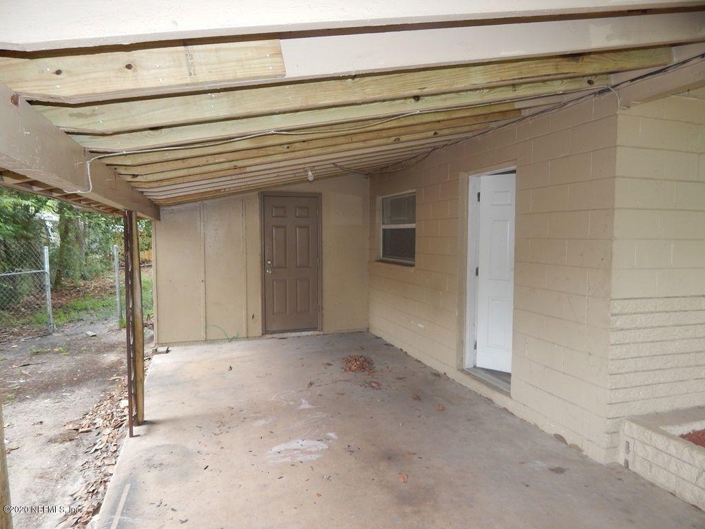 7514 Melvin Road Jacksonville, FL 32210 - Photo 7 of 7 a view of a garage