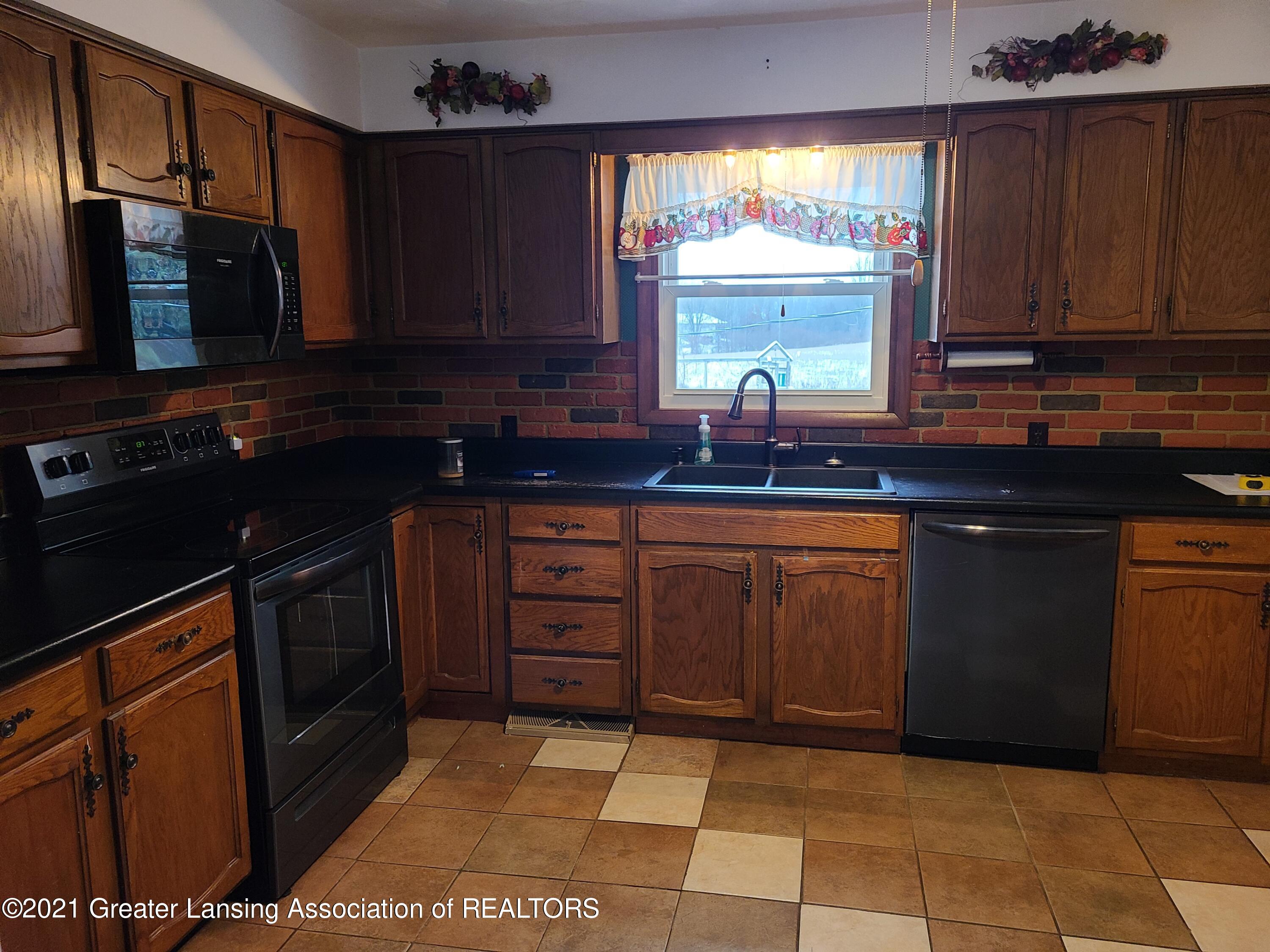 530 South Stine Road Charlotte, MI 48813 - Photo 21 of 27 20211127_133922