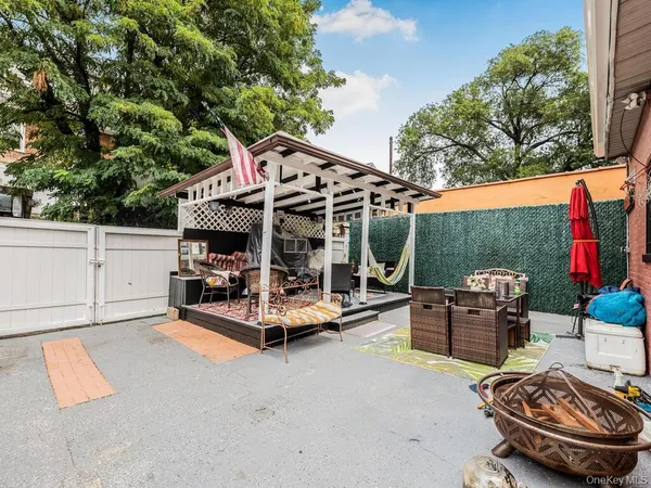 a view of outdoor space yard deck and patio