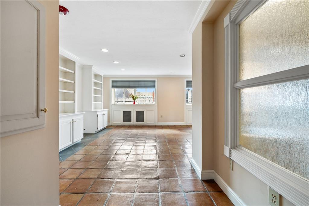 128 North Craig Street, Unit 901 Pittsburgh, PA 15213 - Photo 4 of 27