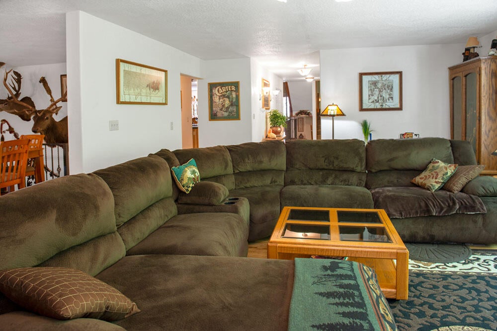 3033 Granite Hill Road Grants Pass, OR 97526 - Photo 13 of 31 Living Room