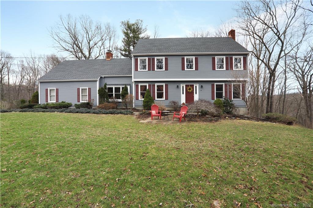 Set above the tree tops, welcome home to this lovely property