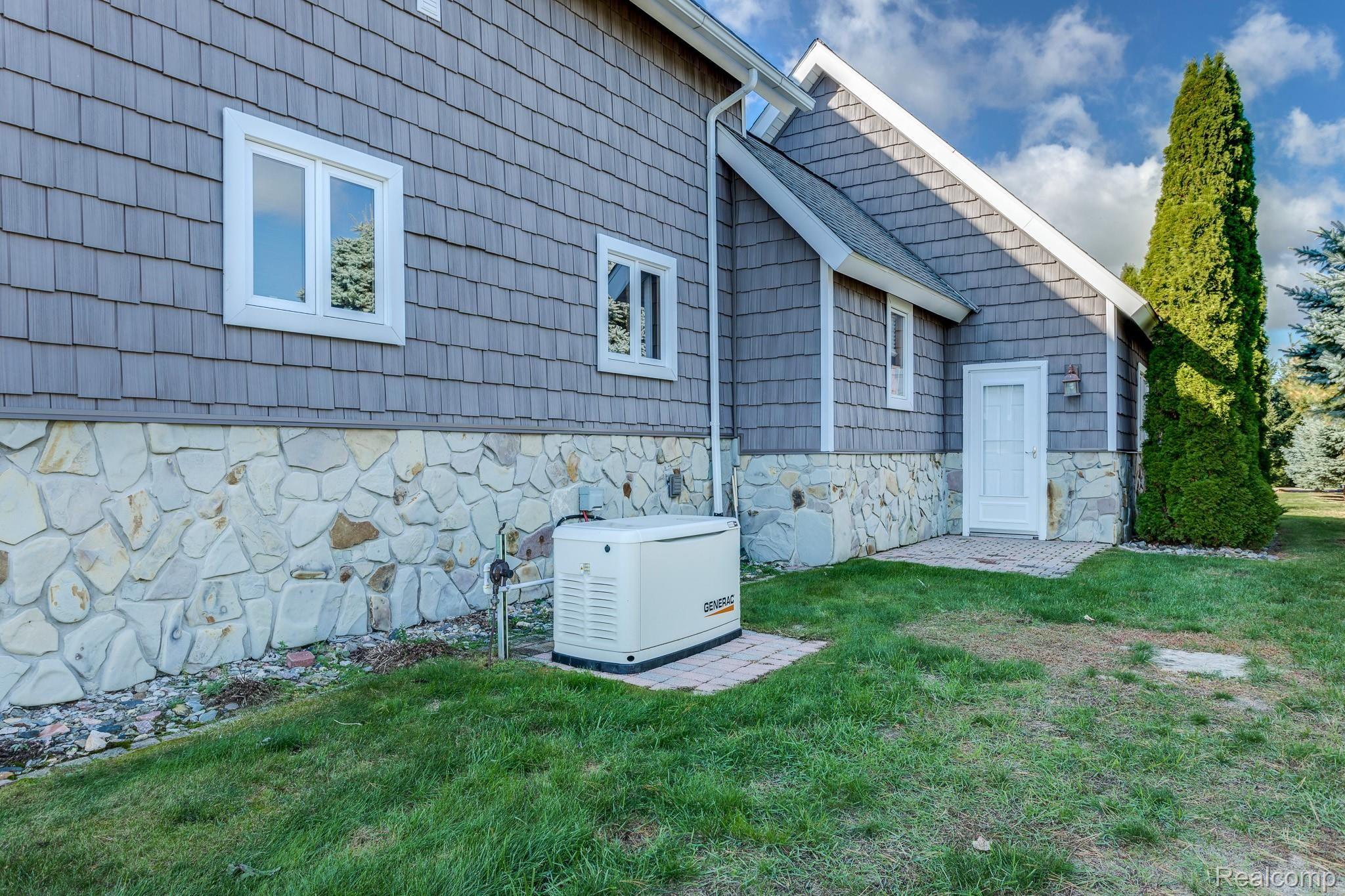 4450 North Lakeshore Road Deckerville, MI 48427 - Photo 9 of 75 4450 Lakeshore Rd (8 of 76).jpg