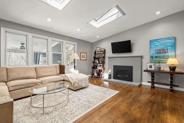 $1,995,000 | 5 Mark Lane, Milton, MA 02186