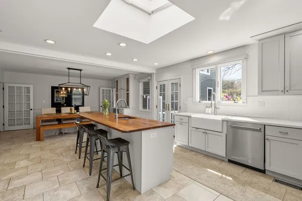 $1,995,000 | 5 Mark Lane, Milton, MA 02186