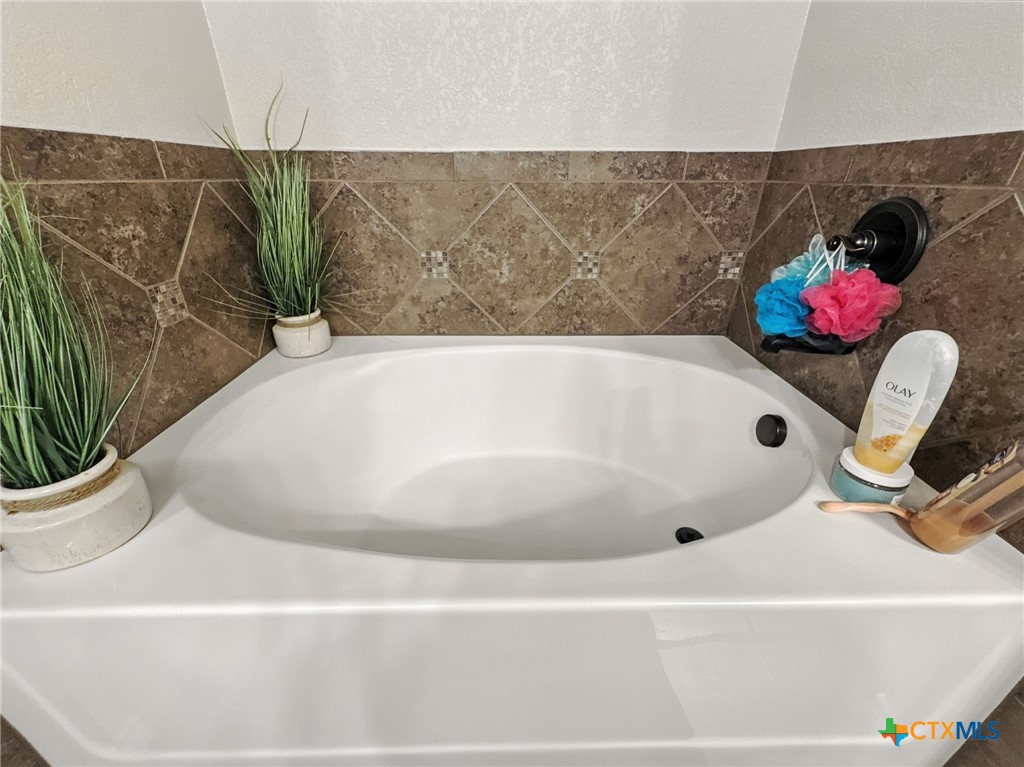 2701 Settlement Road Copperas Cove, TX 76522 - Photo 4 of 18 a bath tub sitting in a bathroom next to a sink