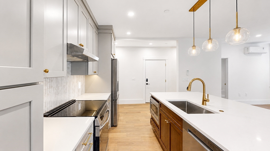 139 Sycamore Street, Unit B Somerville, MA 02145 - Photo 2 of 24 Gallery Image 2
