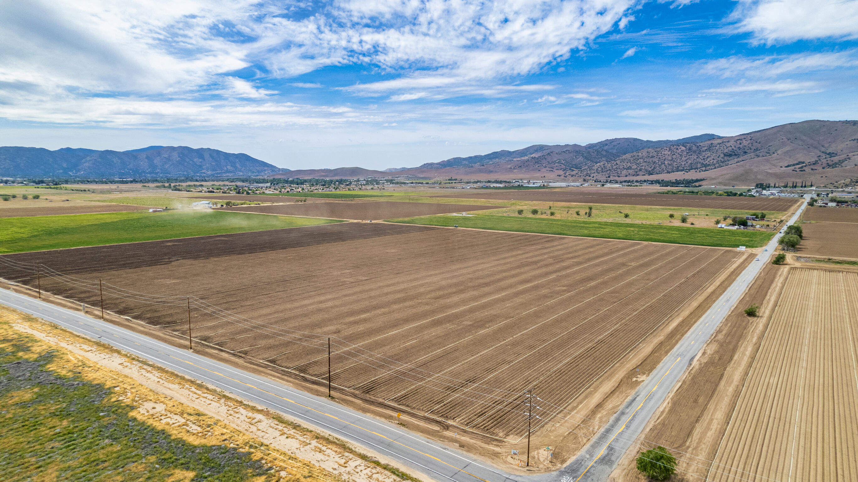 Highline Tehachapi, CA 93561 - Photo 3 of 14 a view of swimming pool with a lake view